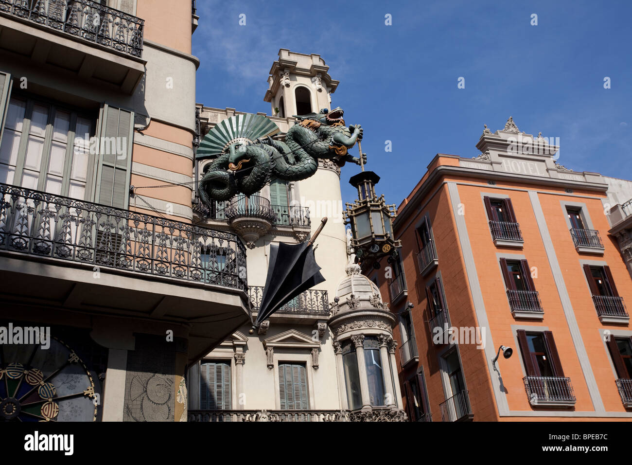 Barcelona Las Ramblas-Drachen von der Casa Bruno Quadros Stockfoto