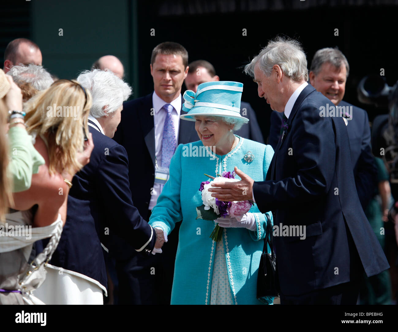 Königin Elizabeth II. besucht die Wimbledon Championships erstmals in 33 Jahren. Stockfoto