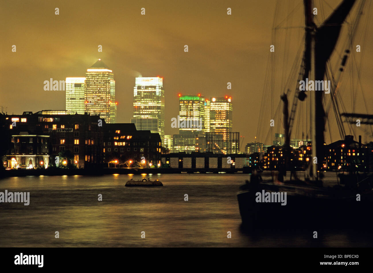 UK, London, alten Docklands: Büro-Hochhaus-Neubau in Canary Wharf, am nördlichen Ufer der Themse in Wapping neue Gehäuse Stockfoto