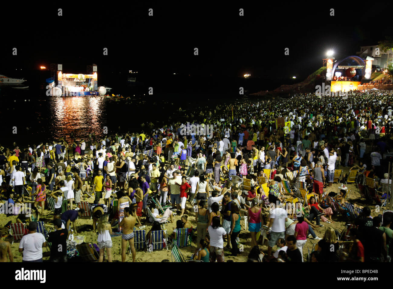 Party am Porto da Barra Beach, Salvador, Bahia, Brasilien. Stockfoto