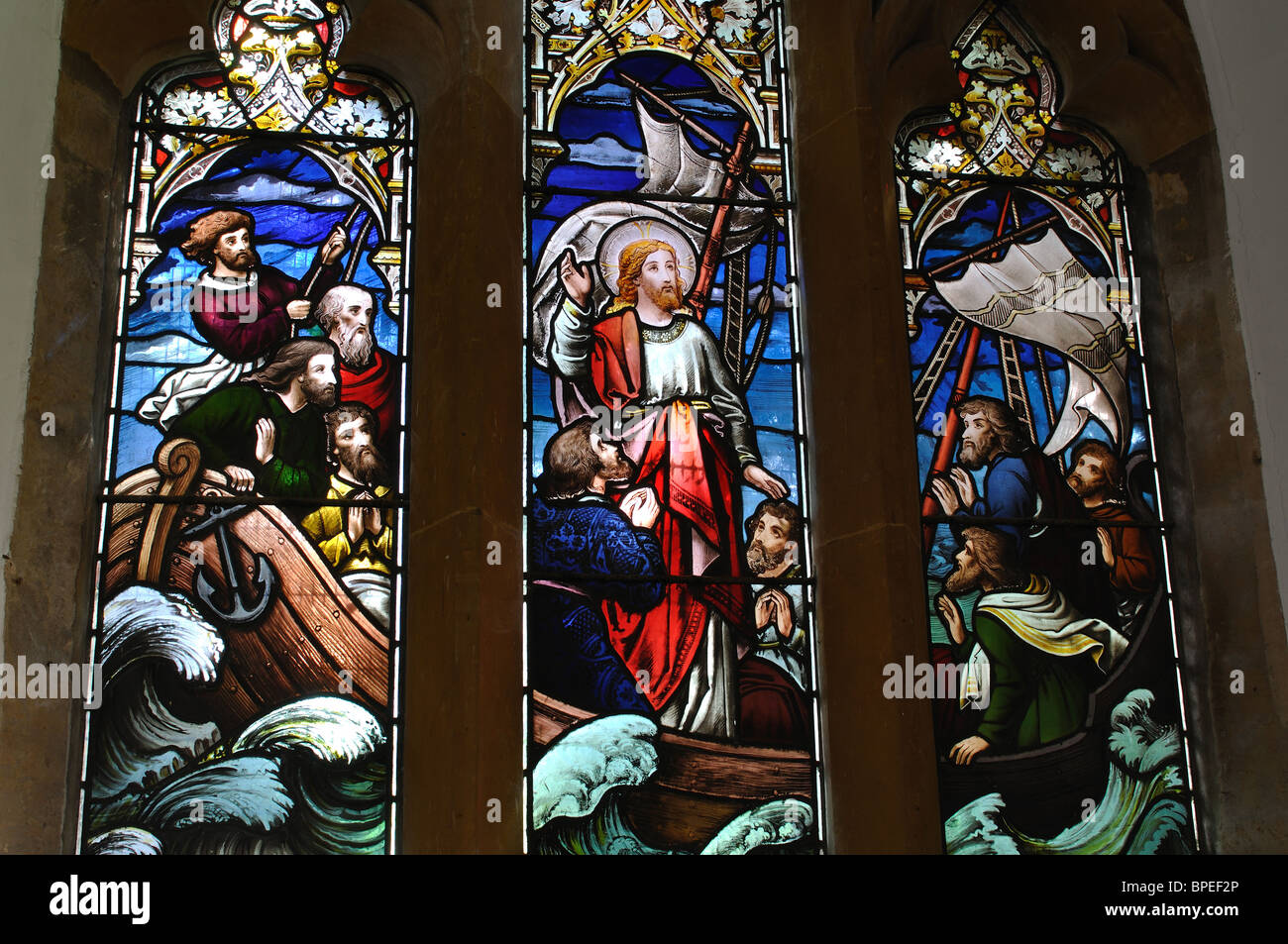 Christus und seine Jünger auf dem See Genezareth Fenster, St. Peter und St. Paul Church, Maidford, Northamptonshire, England, UK Stockfoto