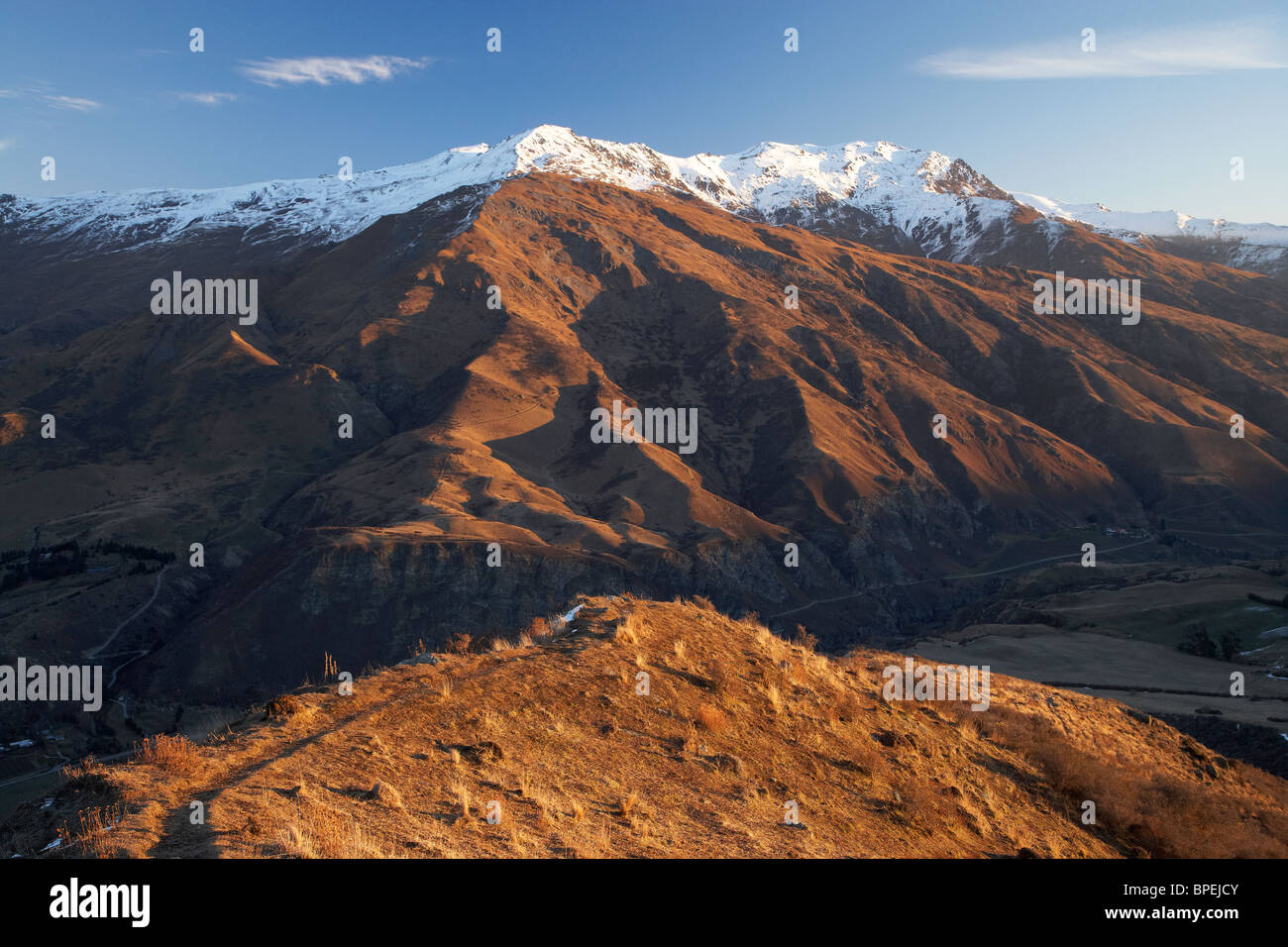 Ben Cruachan und Gibbston Valley angesehen von der Crown Range Road, Südinsel, Neuseeland Stockfoto