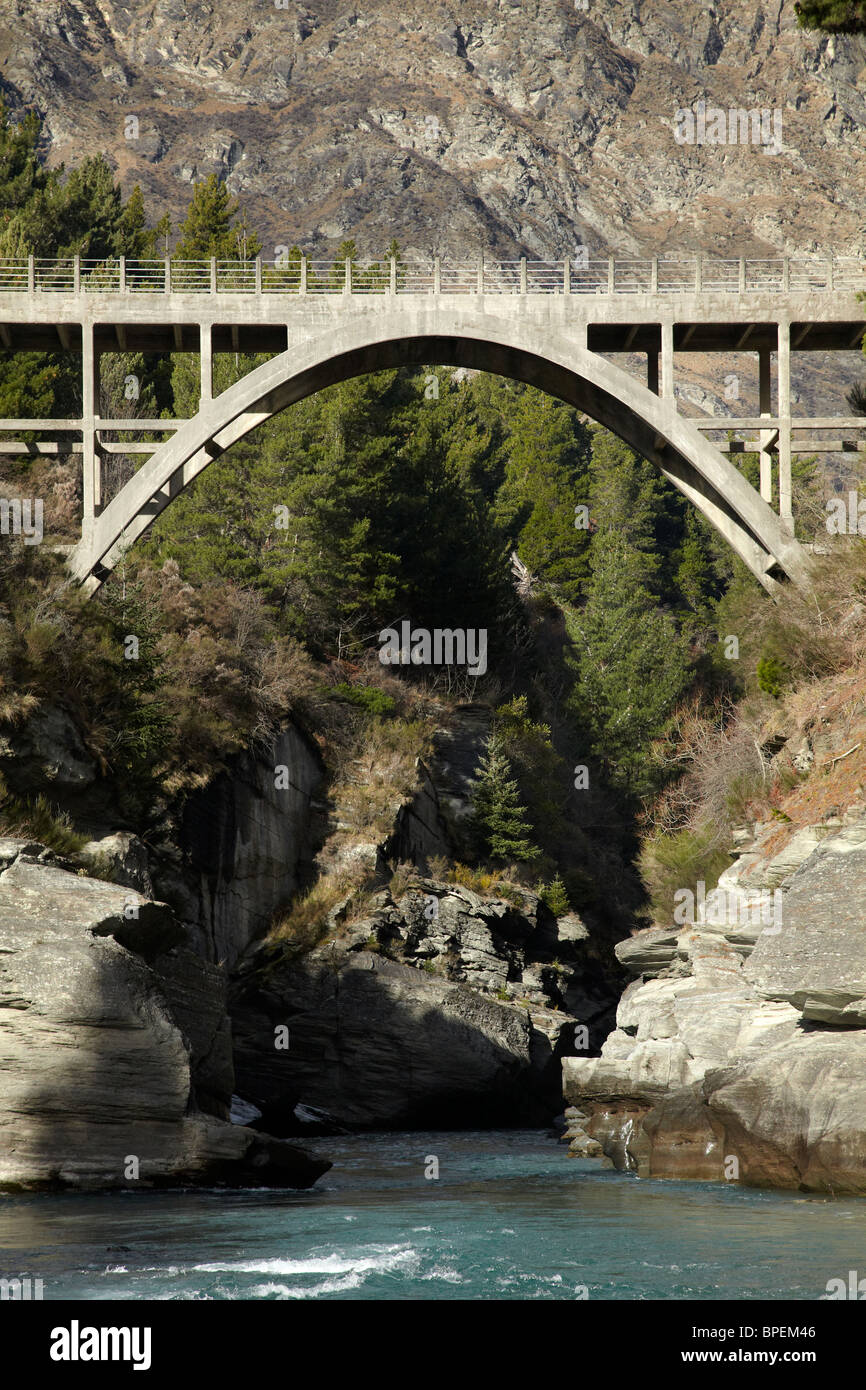 Edith Cavell Brücke und Shotover River, Queenstown, Südinsel, Neuseeland Stockfoto
