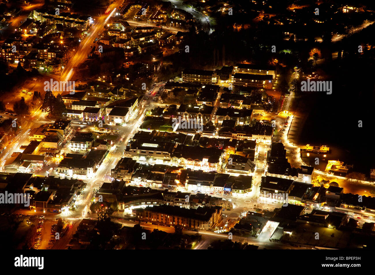 Queenstown in der Nacht, gesehen von der Skyline, Südinsel, Neuseeland Stockfoto