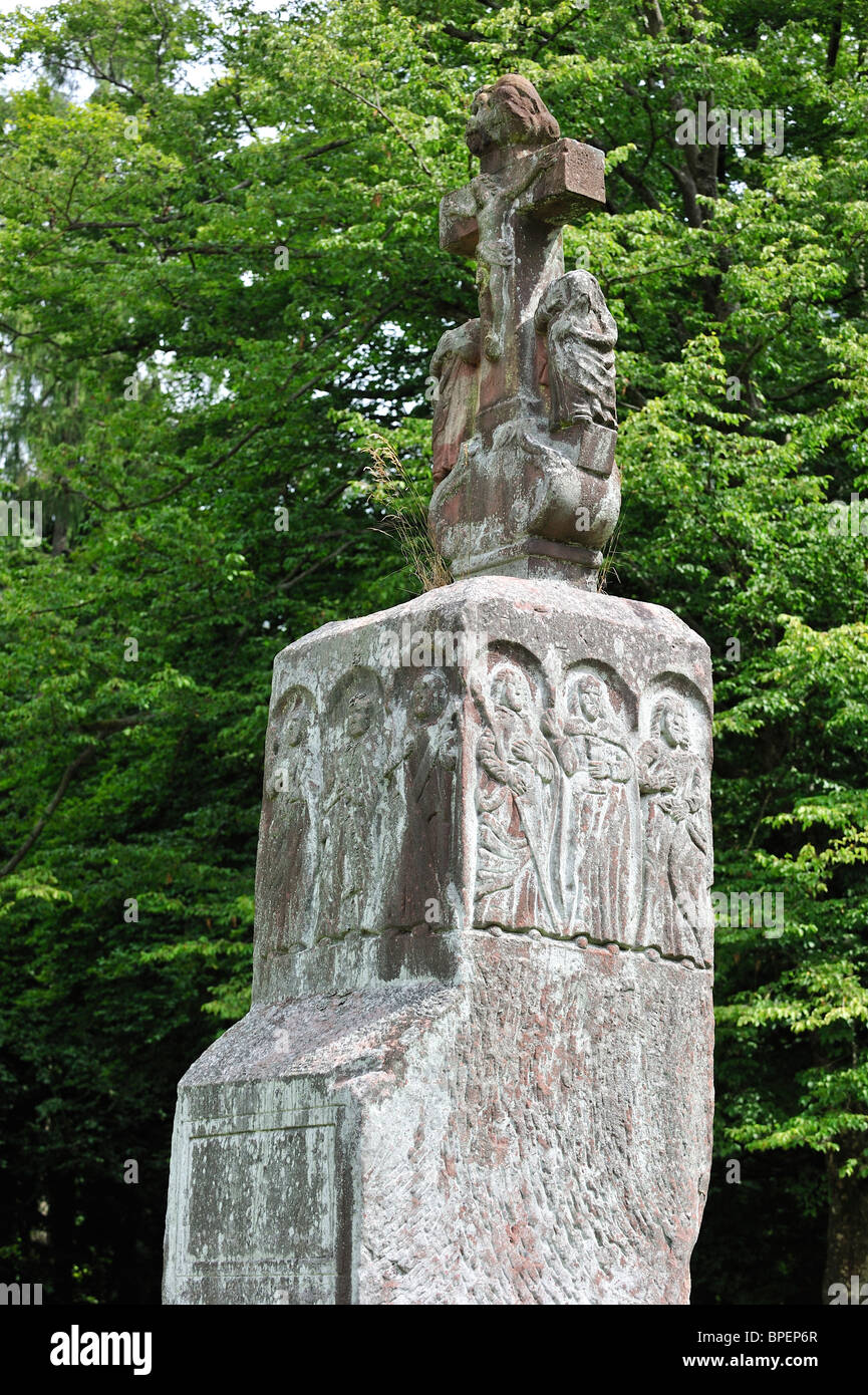 Pierre des Douze Apôtres / Breitenstein, eine geschnitzte Menhir in Wingen-Sur-Moder, Vogesen, Elsass, Frankreich Stockfoto