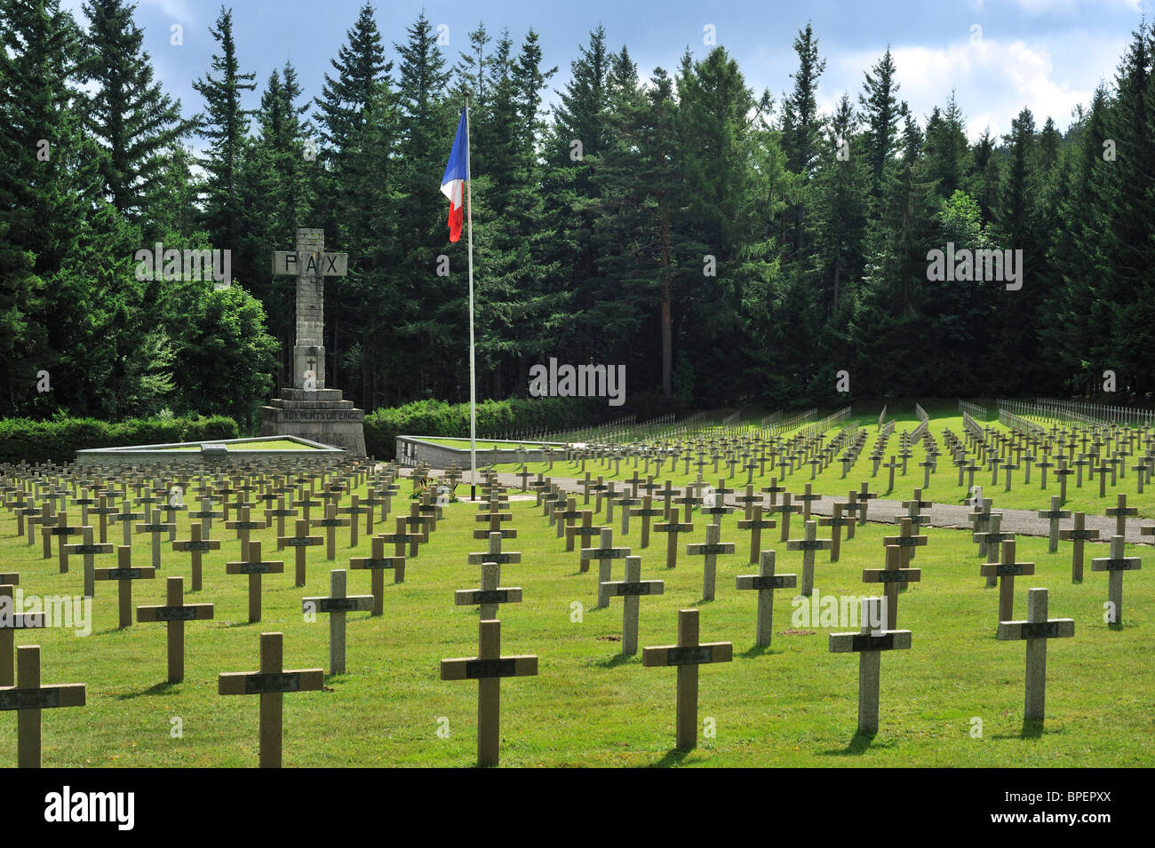 WW1 Gräber auf Französisch 14-18 Militärfriedhof in der Nähe von dem ersten Weltkrieg ein Schlachtfeld Le Linge an Orbey, Elsass, Frankreich Stockfoto