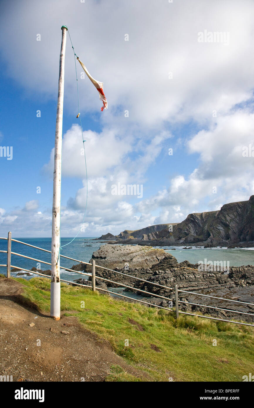 Flag-Personal am Hartland Quay in Nord-Devon auf dem South West Coast Path Stockfoto