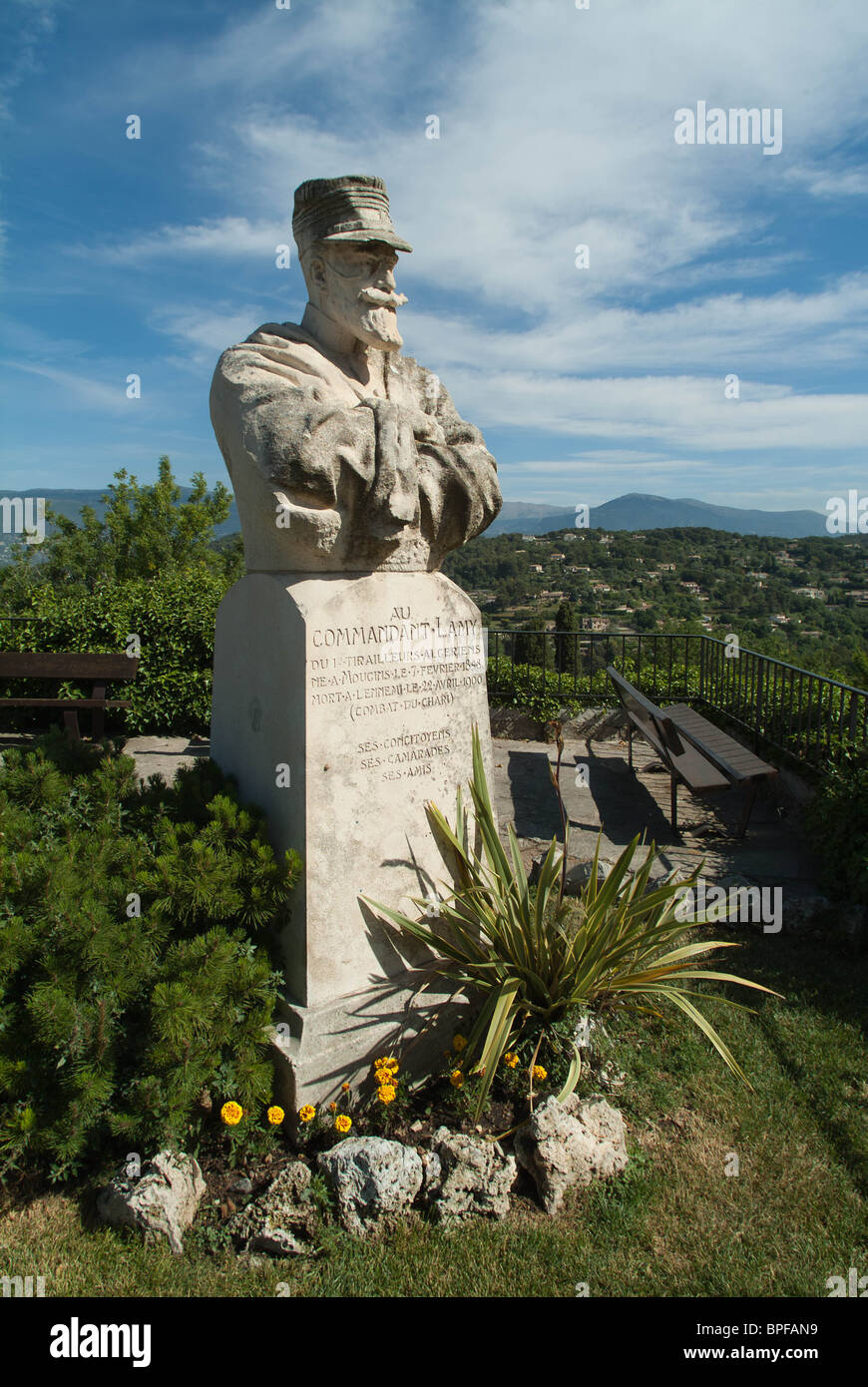 Statue eines lokalen französischen Helden Kommandant Lamay. Stockfoto