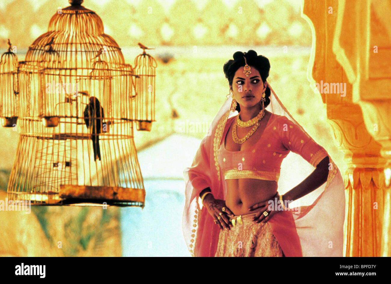 Kamasutra A Tale Of Love Full Movie Download Sarita Choudhury Stockfotos und -bilder Kaufen - Alamy