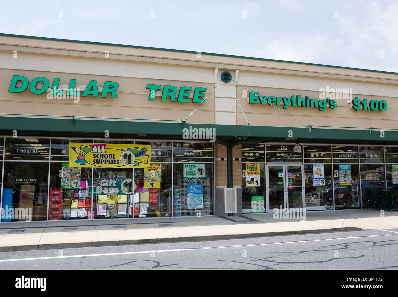Dollar Tree Ladengeschäft in vorstädtischen Maryland. Stockfoto