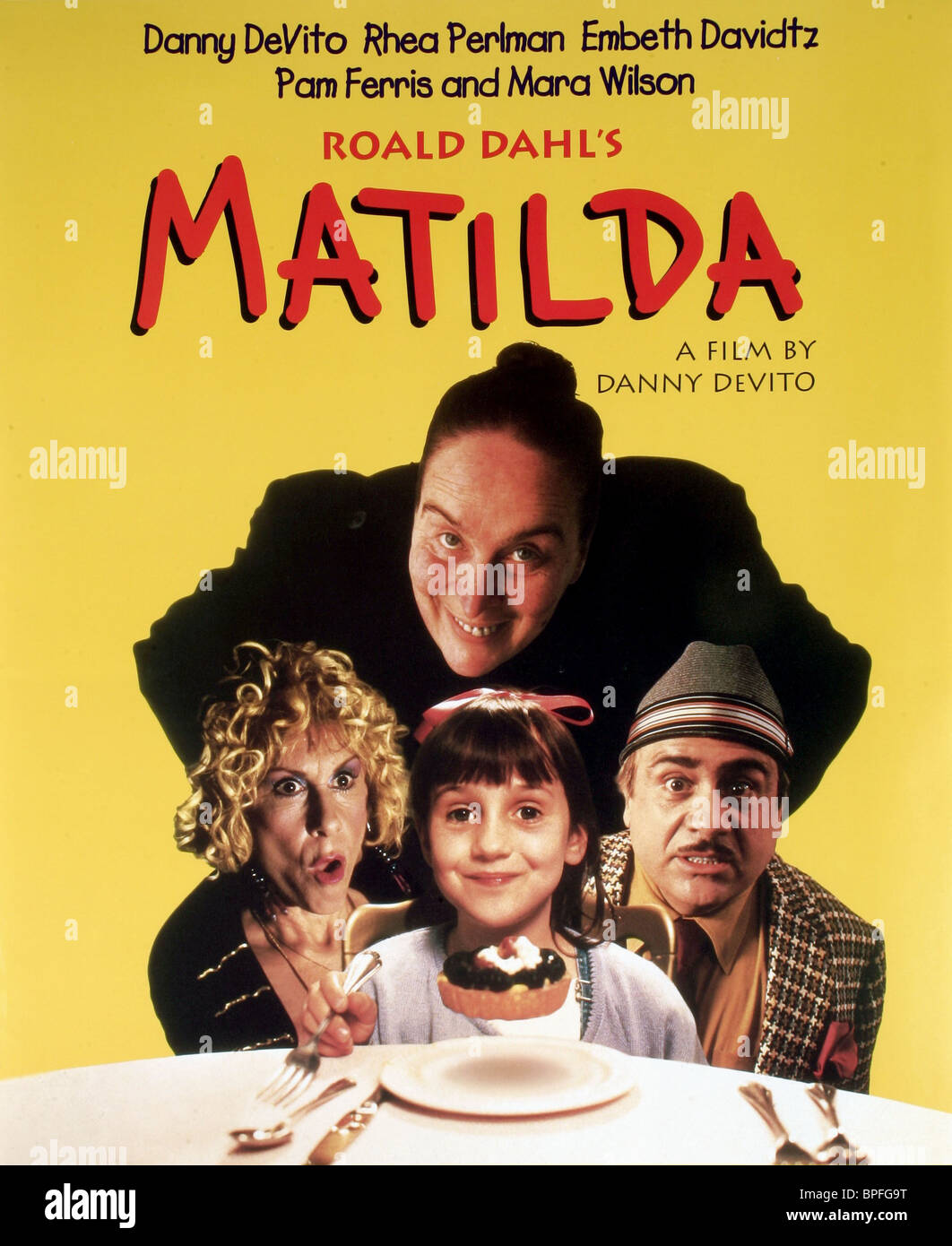 Rhea Perlman Pam Ferris Mara Wilson Danny Devito Plakat Matilda 1996 Stockfotografie Alamy