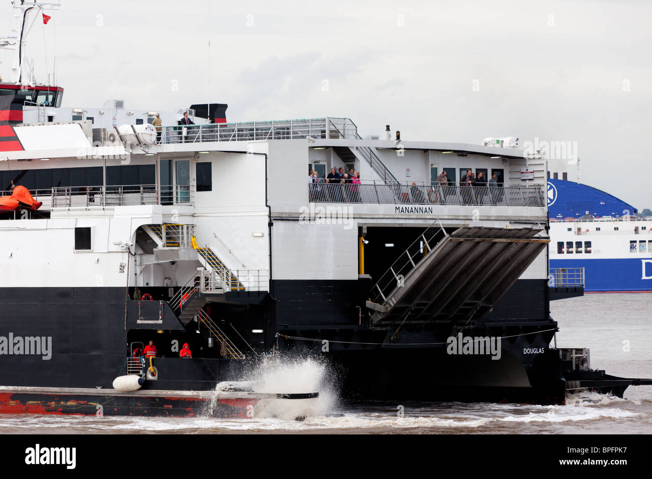 Die Isle Of Man Steam Packet Company Fähre kommend im Dock in Liverpool Stockfoto