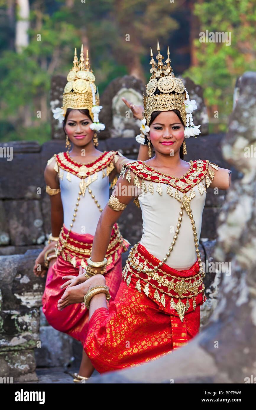 Traditionelle Apsara-Tänzerinnen, Bayon Tempel, Angkor Wat, Siem Reap, Kambodscha Stockfoto
