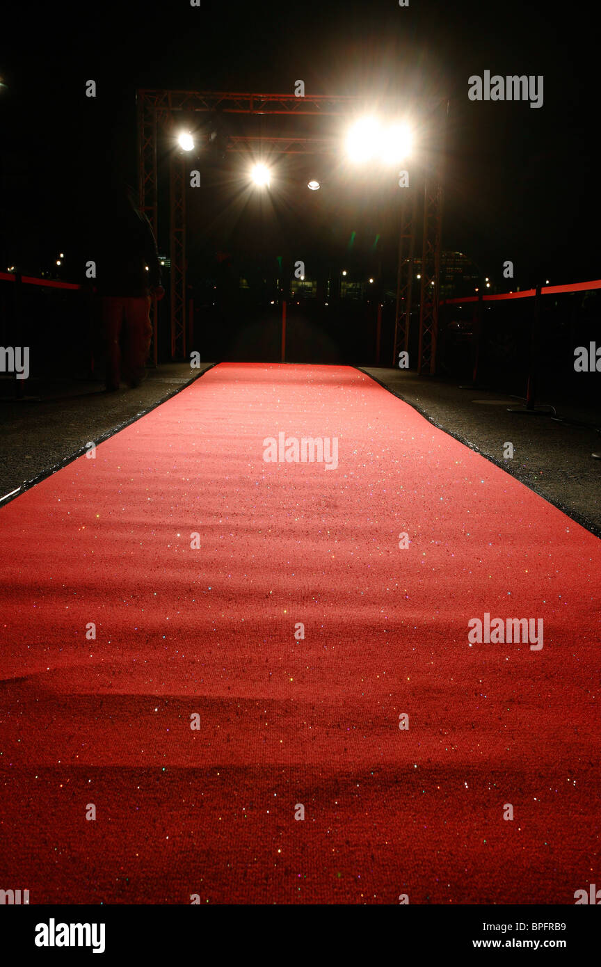 Roten Teppich im Flutlicht Stockfoto