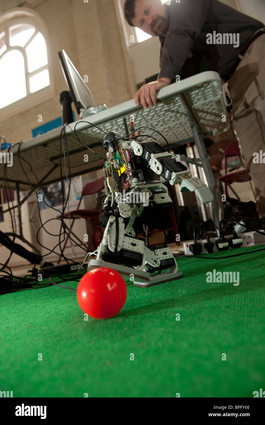 Roboter aus Plymouth Universität Fußball an der National Eisteddfod of Wales, Ebbw Vale 2010 Stockfoto