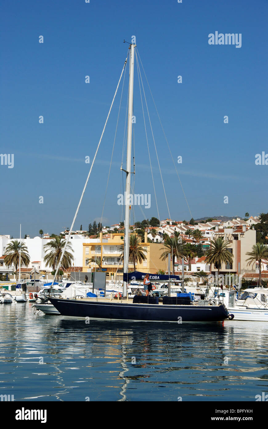 Yachten im Hafen Caleta de Velez, Costa Tropical, Costa Del Sol, Provinz Malaga, Andalusien, Südspanien, Westeuropa. Stockfoto