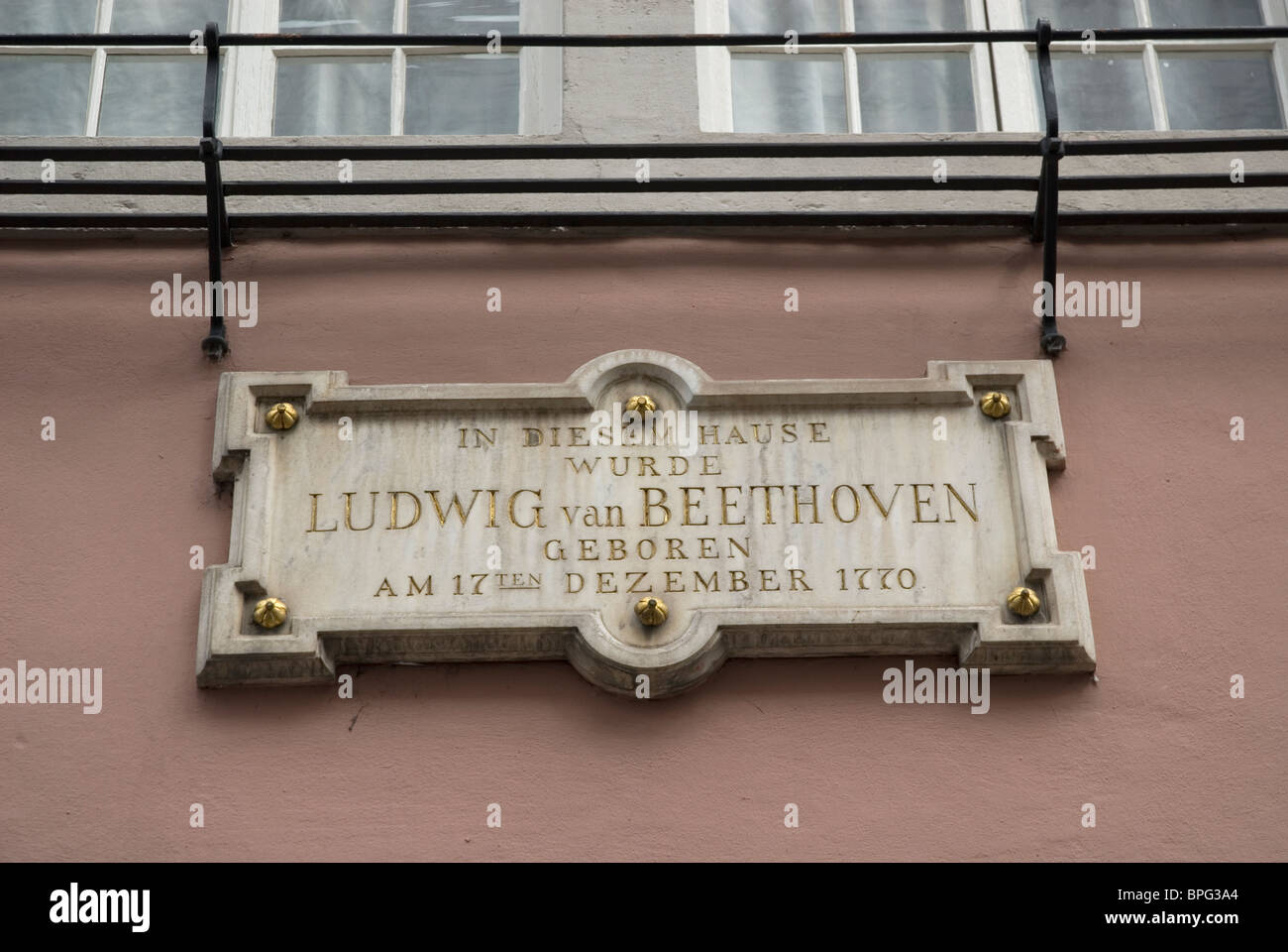 Melden Sie Bestatigt Dass Dies Das Haus Wo Ludwig Van Beethoven Am 17 Dezember 1770 Geboren Wurde Stockfotografie Alamy
