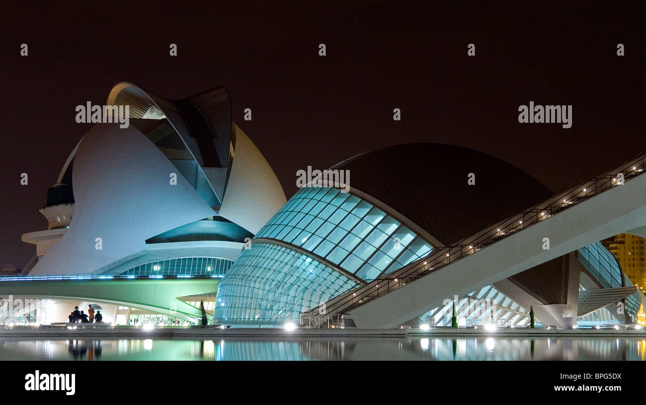moderne Architektur mit Reflexionen und Lichtspiele in Valencia, Spanien Stockfoto