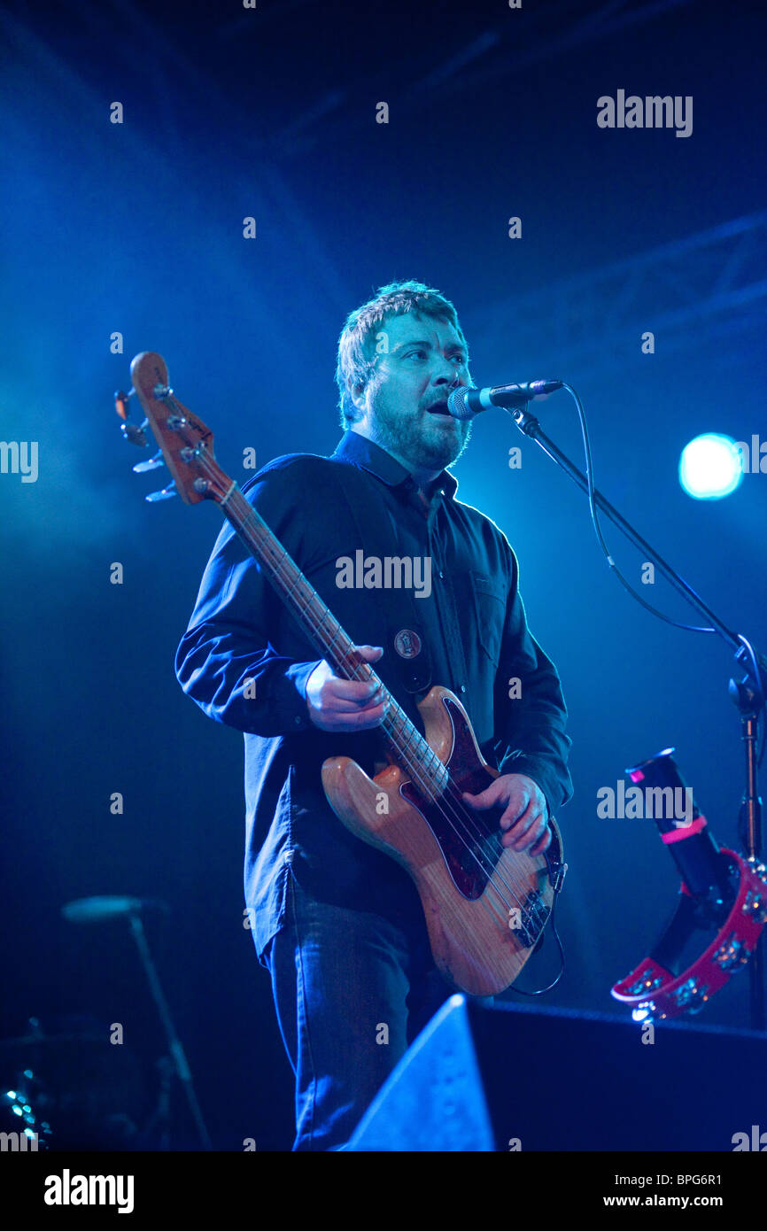 Tauben die Hauptbühne auf dem Green spielen Mann Festival 2010, Brecon, Wales. Stockfoto