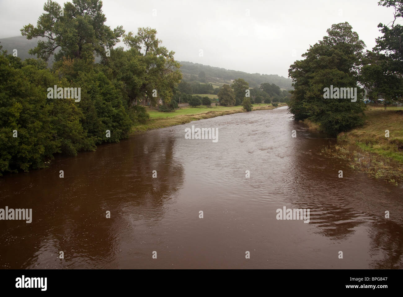 Fluss Usk Glanusk Park, Crickhowell Powys, Wales Großbritannien Stockfoto