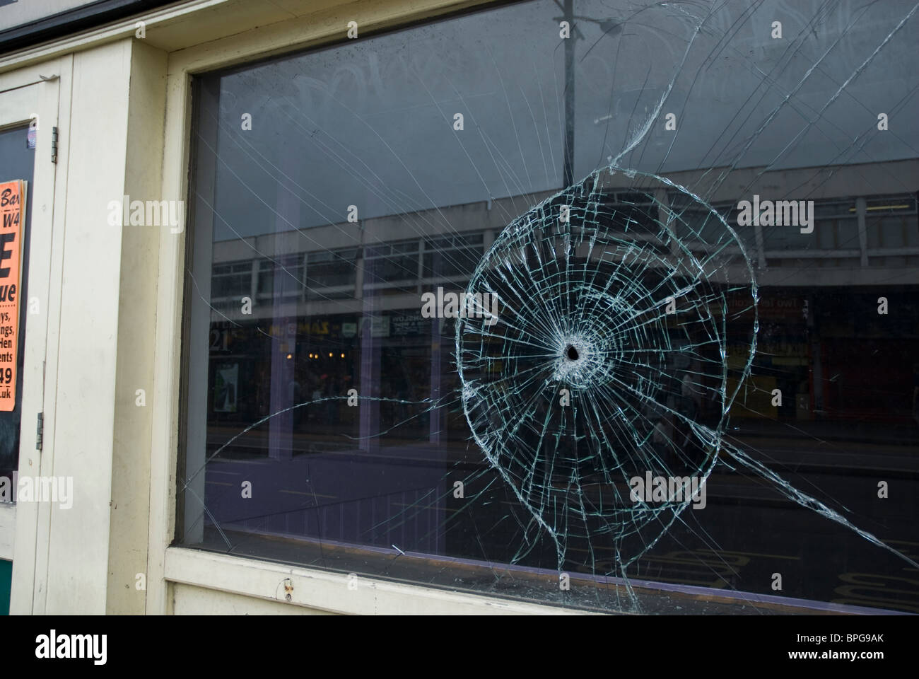 Fenster durch einen Stein, West London UK Stockfoto