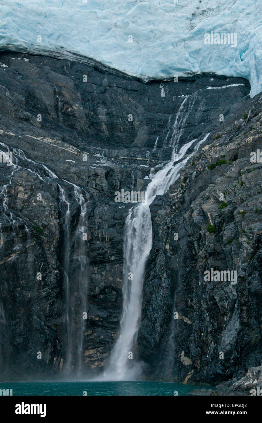 Wasserfall von Northland Gletscher, Blackstone Bay, Prince William Sound, Alaska. Stockfoto