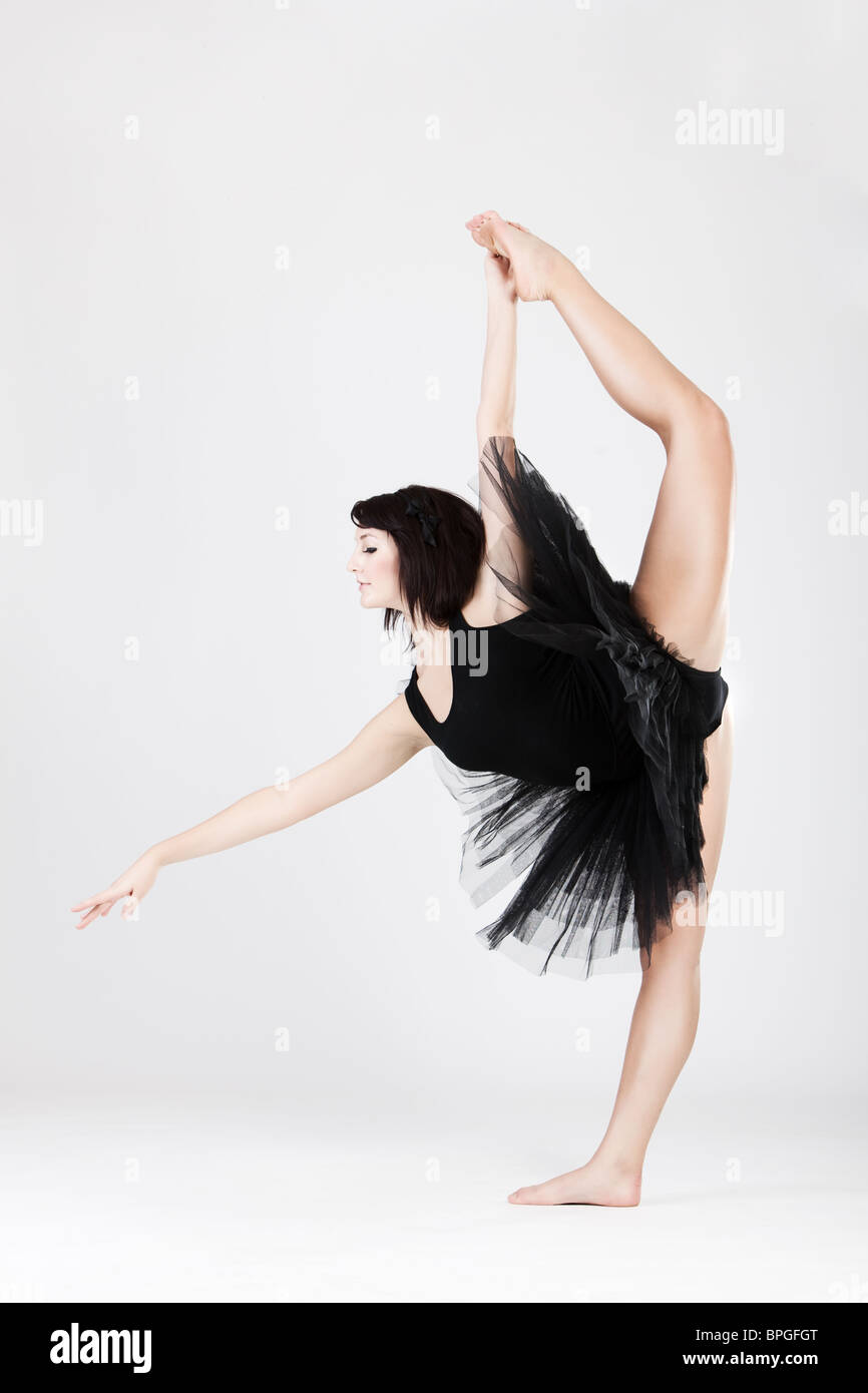 Schöne weibliche Ballerina Split vor weißem Hintergrund zu tun Stockfoto
