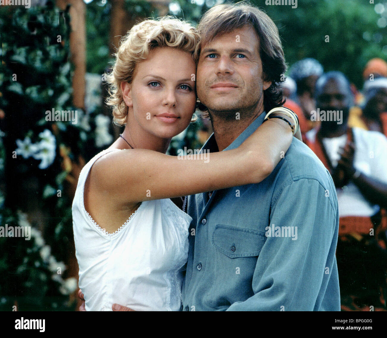 Charlize Theron Bill Paxton Mighty Joe Young 1998 Stockfotografie Alamy Mighty joe young is a thrilling story full of excitement, friendship, courage, and heart. charlize theron bill paxton mighty
