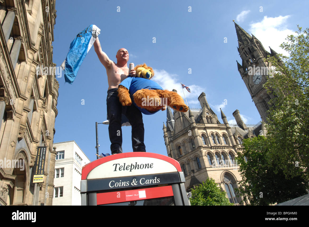 Rangers-Fans Stand am Anfang von Telefonzelle bei der UEFA-Cup-Finale 2008 in Manchester Stockfoto