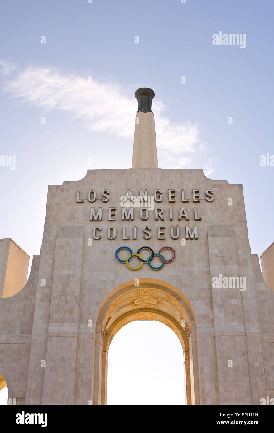 LOS ANGELES, CA - 22 AUGUST: Eingang von der Los Angeles Memorial Coliseum, 22. August 2010 in Los Angeles, Kalifornien. Stockfoto