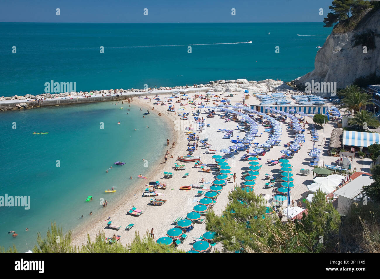 Der Strand von Sirolo, den Marken, Italien Stockfoto