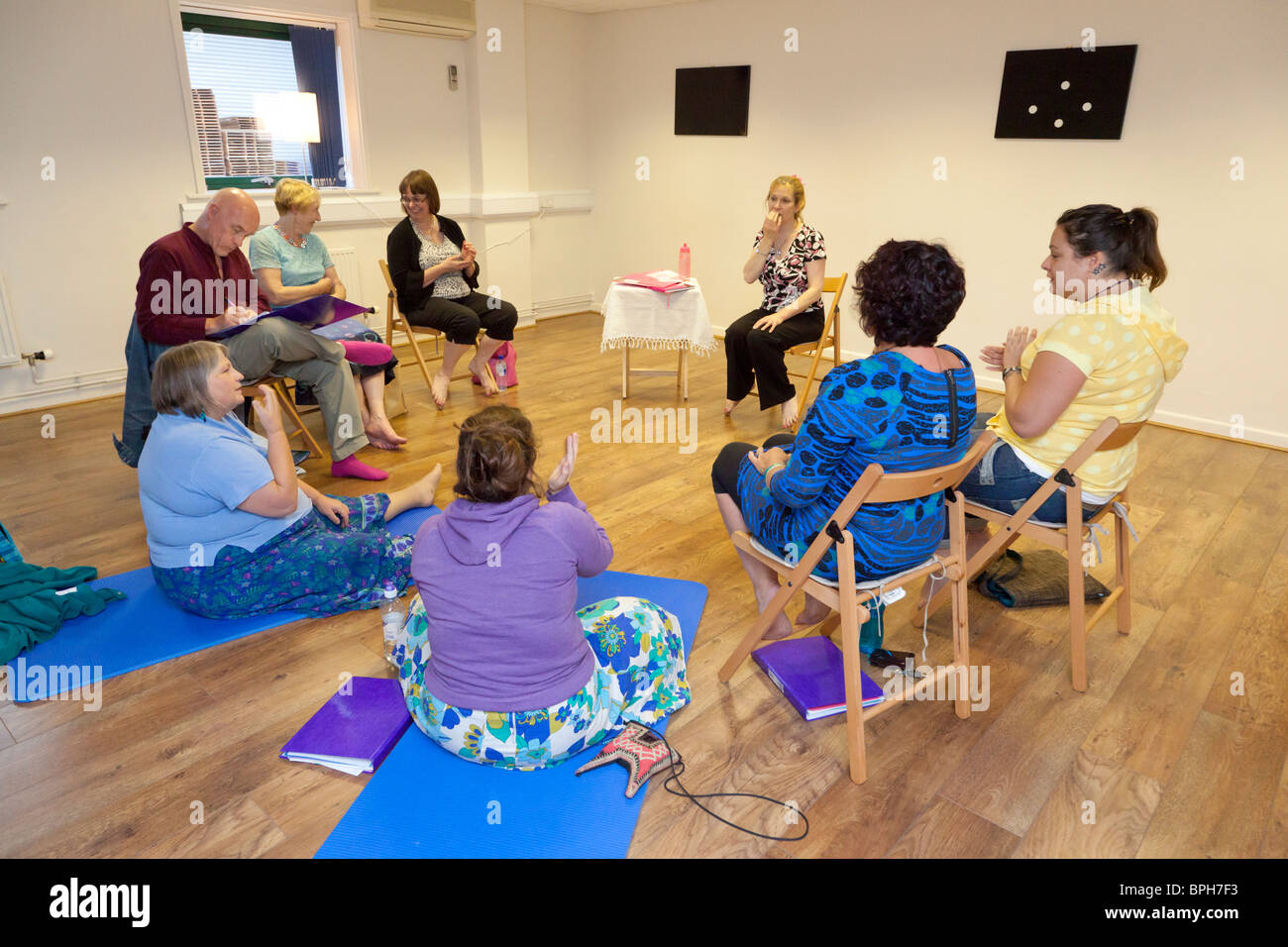 eine Klasse gelehrt, die Emotional Freedom Technique Stockfoto