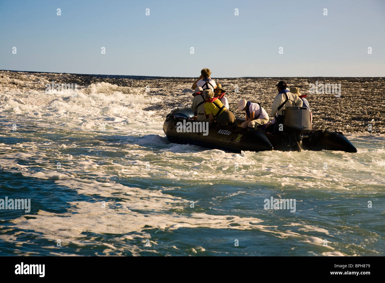 Zodiacs vom Aussie Expedition Kreuzer Orion Sonde Montgomery Riff Collier Bay Kimberley Region Western Australia Stockfoto