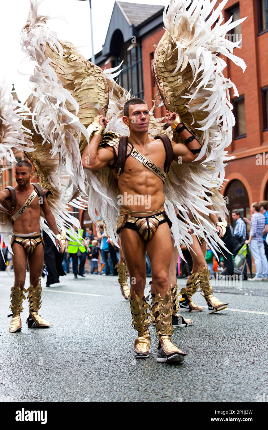 Manchester-Gay-Pride-Mann gekleidet einen Engel Stockfoto