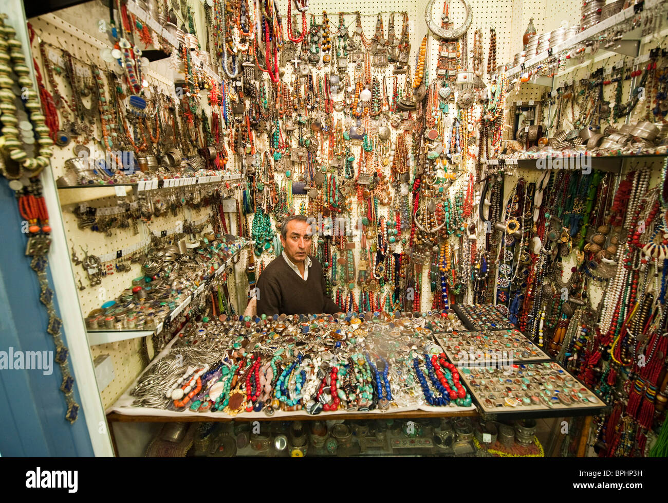 Ethno-Schmuck Stall Portobello Market London UK Stockfoto