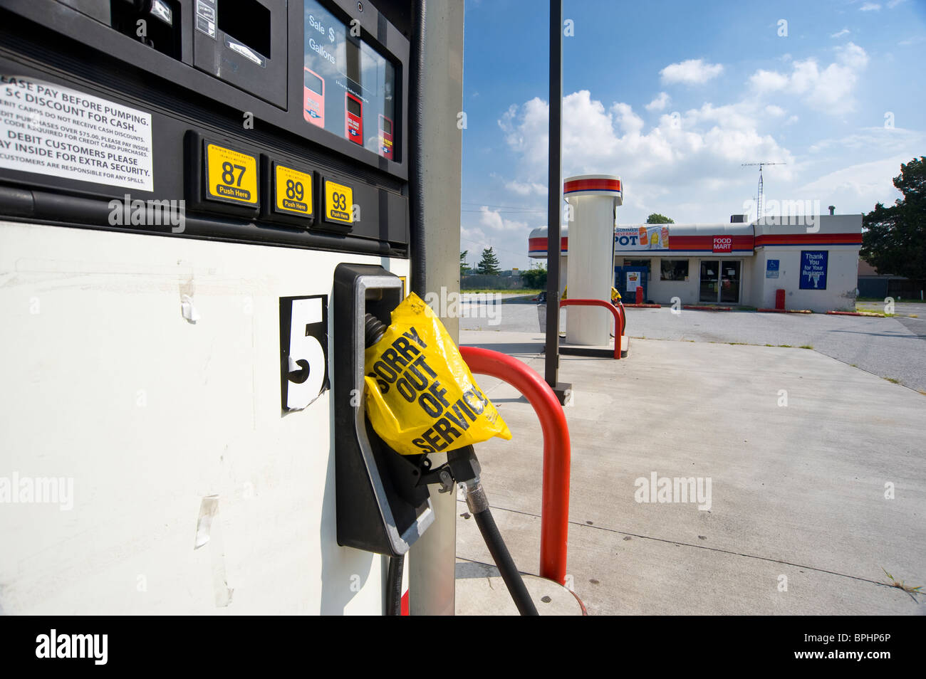 Zapfsäule, aus dem Geschäft geschlossen Benzin Tankstelle, Delaware, USA Stockfoto