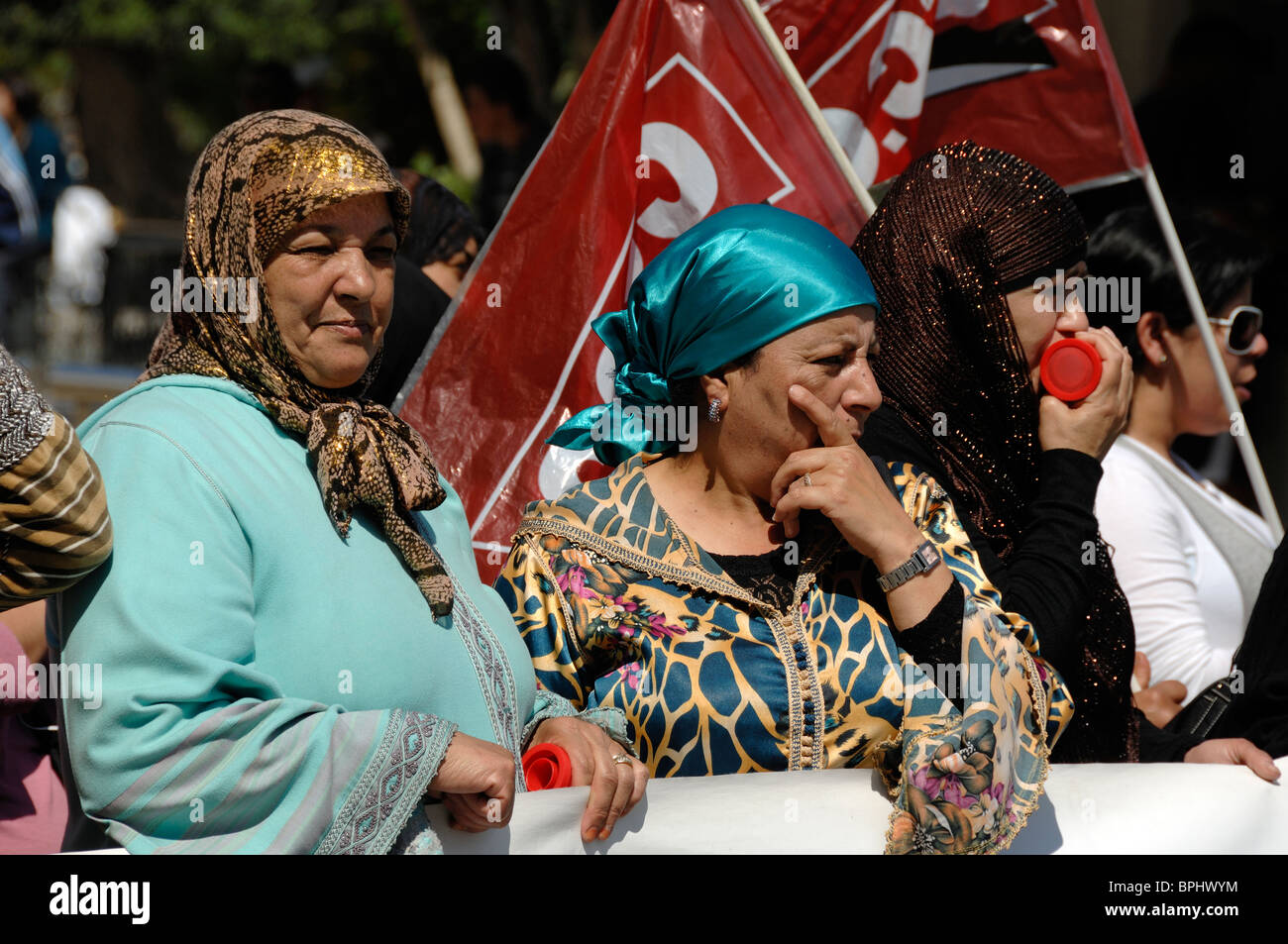 Spanische Ceuta Frauen von Immigranten oder nordafrikanischer Herkunft bei der Arbeiterdemonstration am 1. Mai, Ceuta, Spanien, Nordafrika Stockfoto