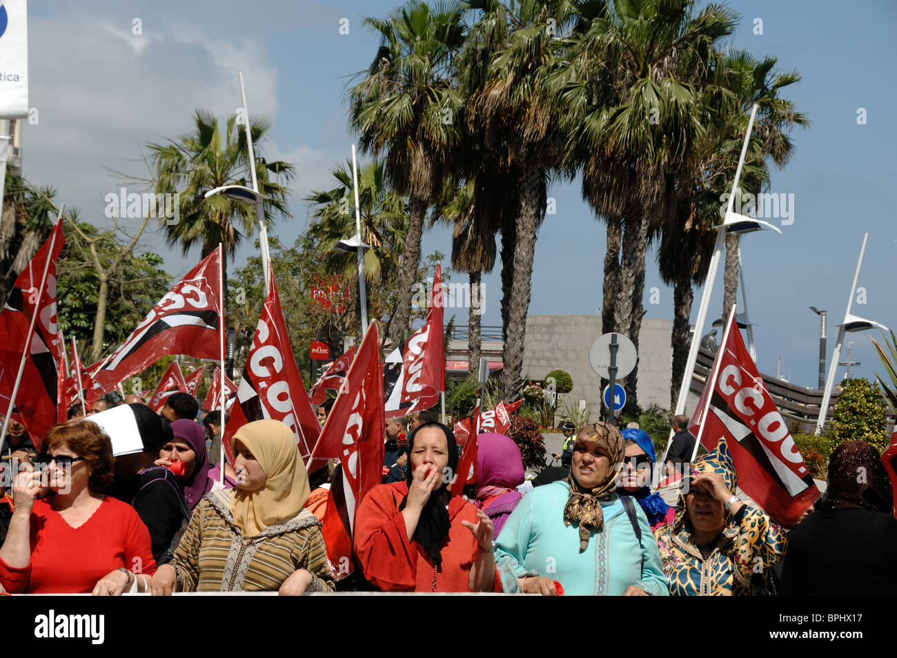 Spanische Ceuta Frauen mit Migrationshintergrund bei der Arbeiterdemonstration am 1. Mai, Ceuta, Spanien, Nordafrika Stockfoto