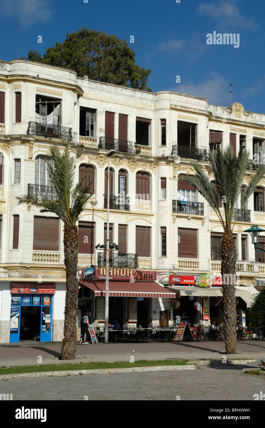 Zeitraum oder historischen Strandpromenade oder Hafen vorderen Gebäude, französisches Protektorat-Ära, Tanger, Tanger oder Tanger, Marokko Stockfoto