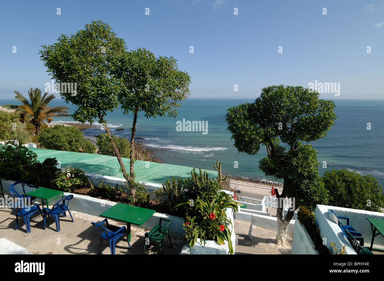 Café Hafa (gegründet 1921) Terrace Café with Sea View, Tanger, Tanger oder Tanger, Marokko Stockfoto