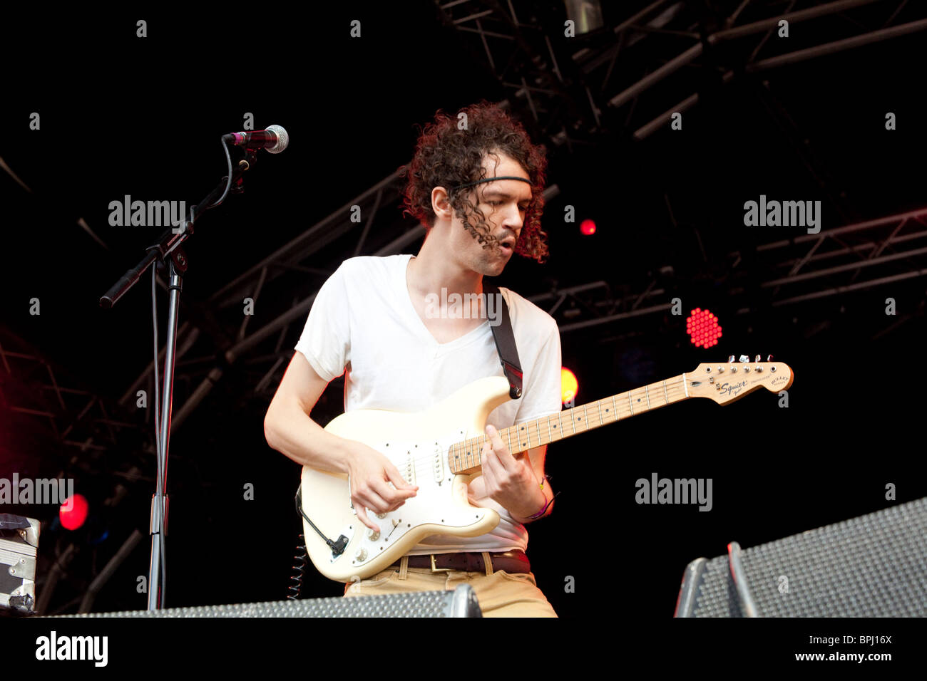 Darwin Deez Green Man Festival 2010, Brecon Beacon Wales zu spielen. Stockfoto