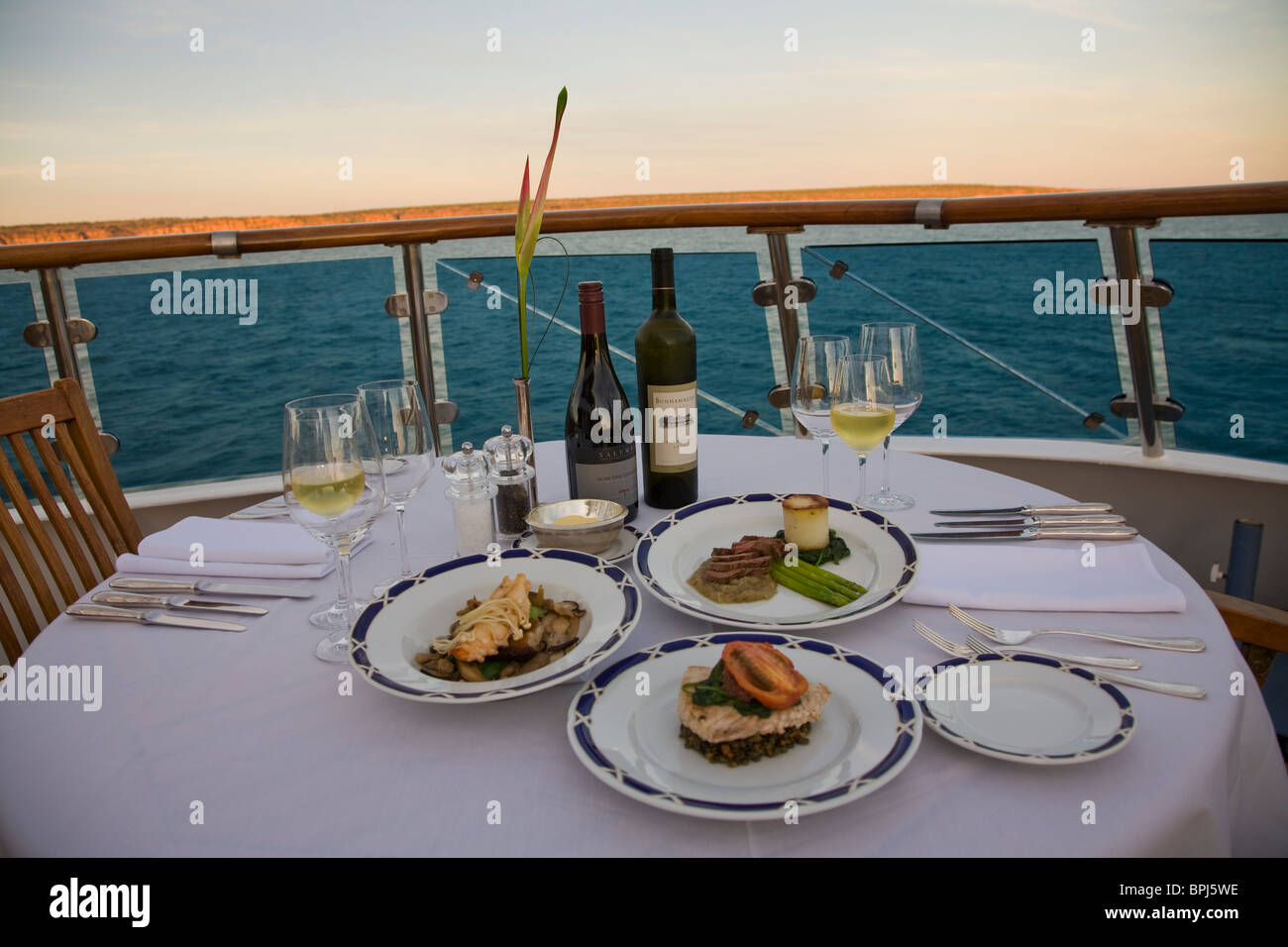 Gourmet-Abendessen im Orion Sternbild Restaurant Kimberley Highlights Cruise Western Australia Stockfoto