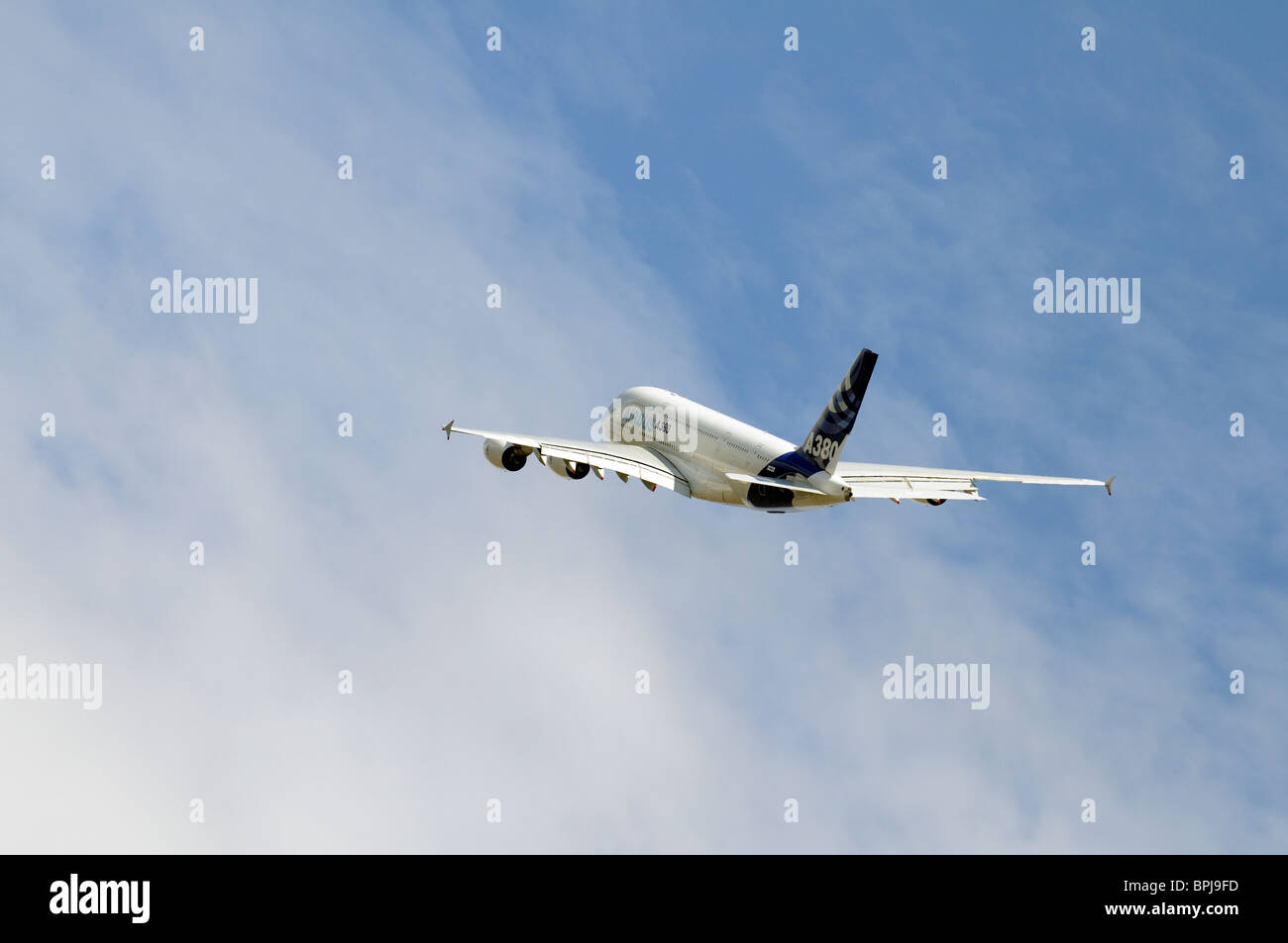Eine 380 Airbus-Passagierjet im Flug Stockfoto