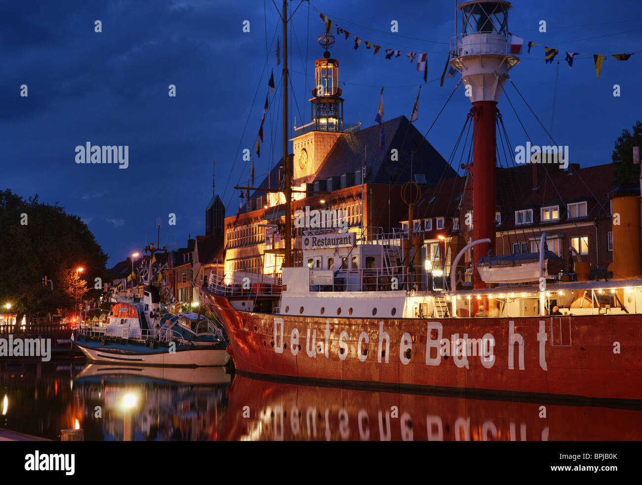 Feuerschiff, Rathaus, Ratsdelft, Emden, Ostfriesland, Niedersachsen, Deutschland Stockfoto