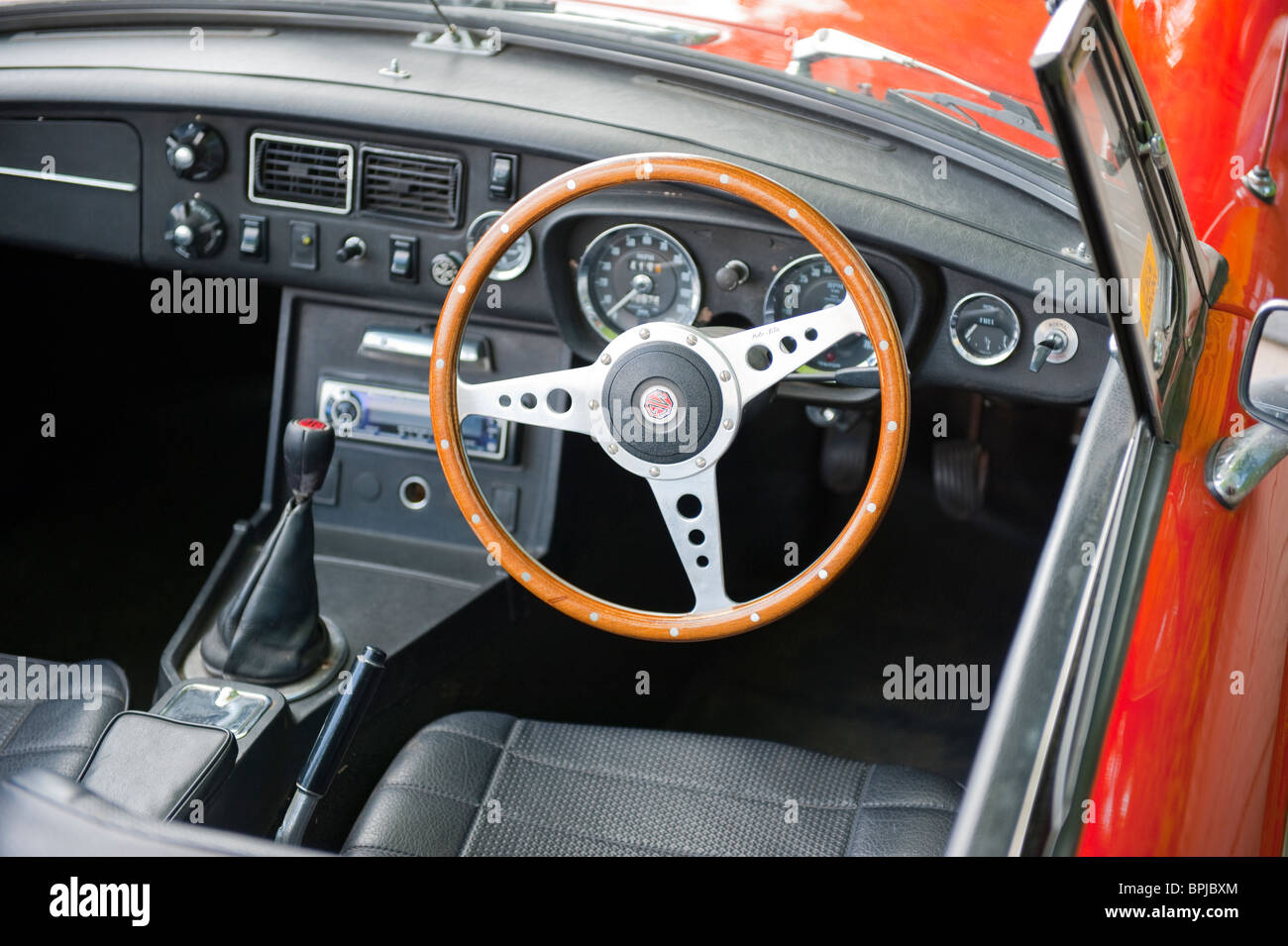 Lenkrad alt MG BGT rot Stockfoto