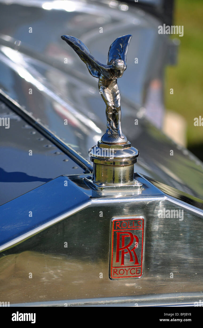 Maidenhead, Berkshire, England: Rolls-Royce Kühlerfigur auf Oldtimer. Stockfoto