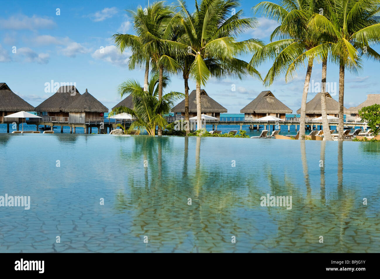 Pool-Bereich des Bora Bora Nui Resort. Stockfoto