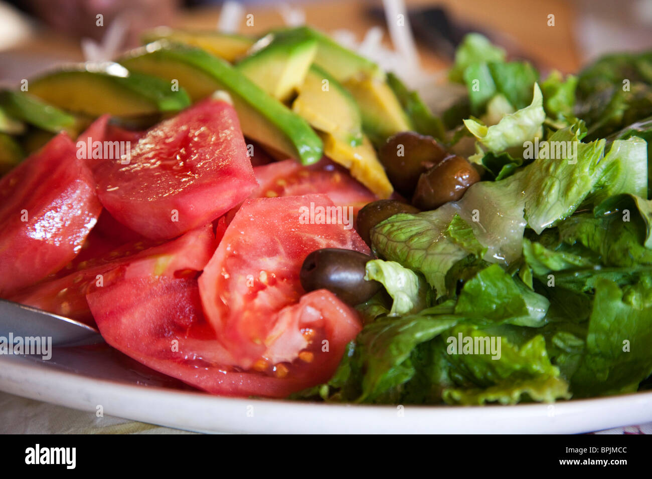 Südamerika, Chile, San Antonio. Nahaufnahme von gemischter Salat im Restaurant El Sauce serviert. Stockfoto