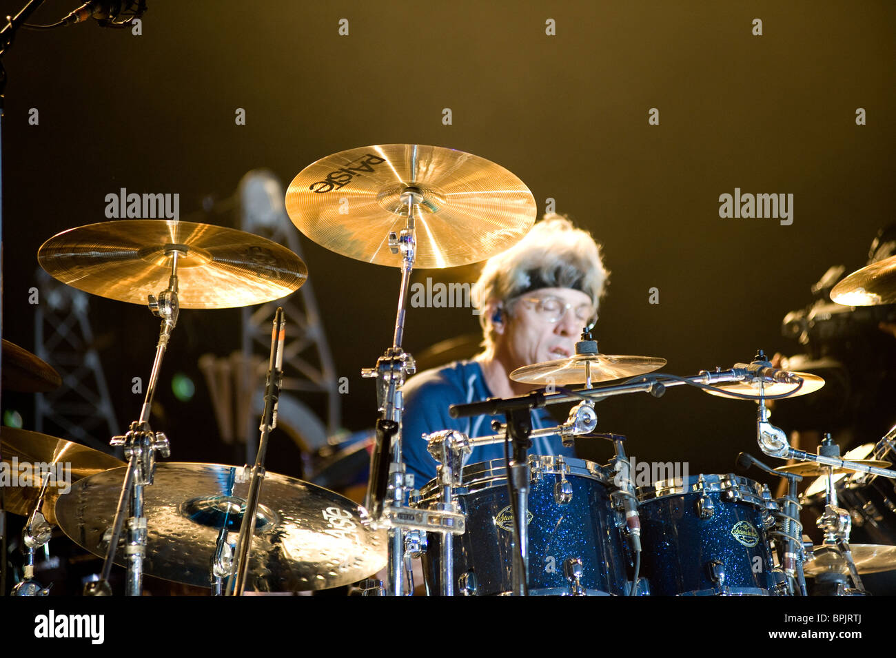 Sacramento, CA - Juli 17,2008: Schlagzeuger Stewart Copeland führt auf der Bühne im Sleep Train Amphitheater in Marysville, Kalifornien Stockfoto