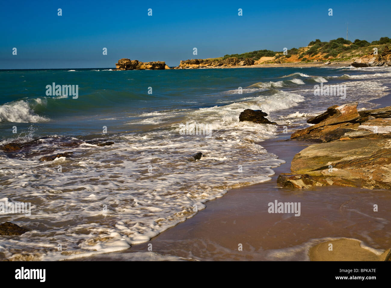 Eine malerische Bucht umrandeten aus rotem Sandstein in der Nähe des Hafens in Broome Western Australia Stockfoto